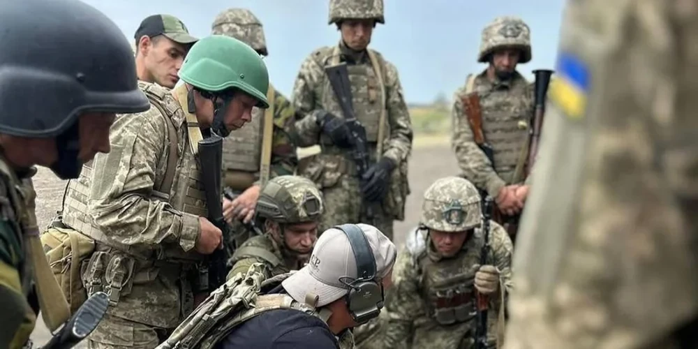 Ролі та відповідальні: хто представляє перехід «Скелі» під корпус «Азов»